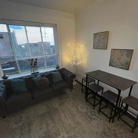 2 Bedroom Stylist Apartment Détroit Extérieur photo
